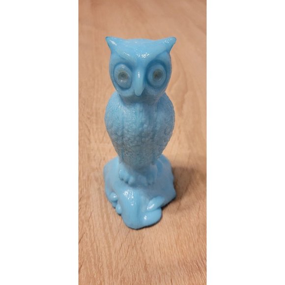 Unmarked Accents Vintage Robins Egg Blue Slag Glass Owl Figurine